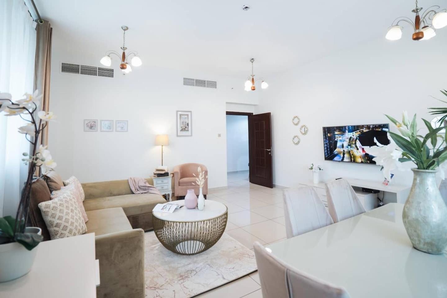 Charming Warm Suite With Amazing Views Of The City 두바이 외부 사진