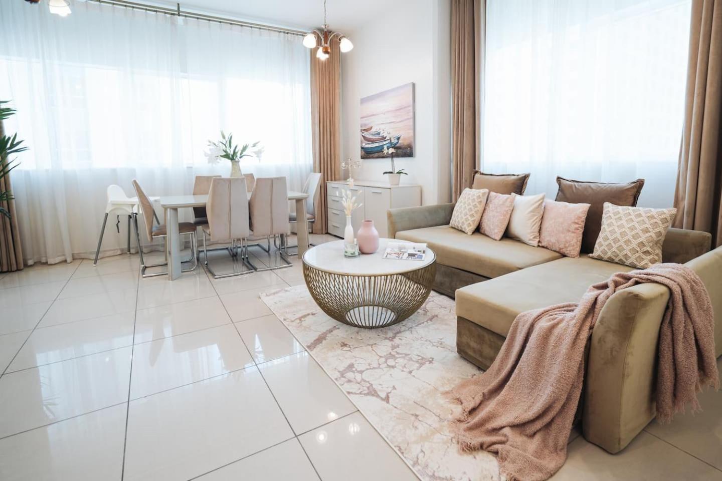 Charming Warm Suite With Amazing Views Of The City 두바이 외부 사진
